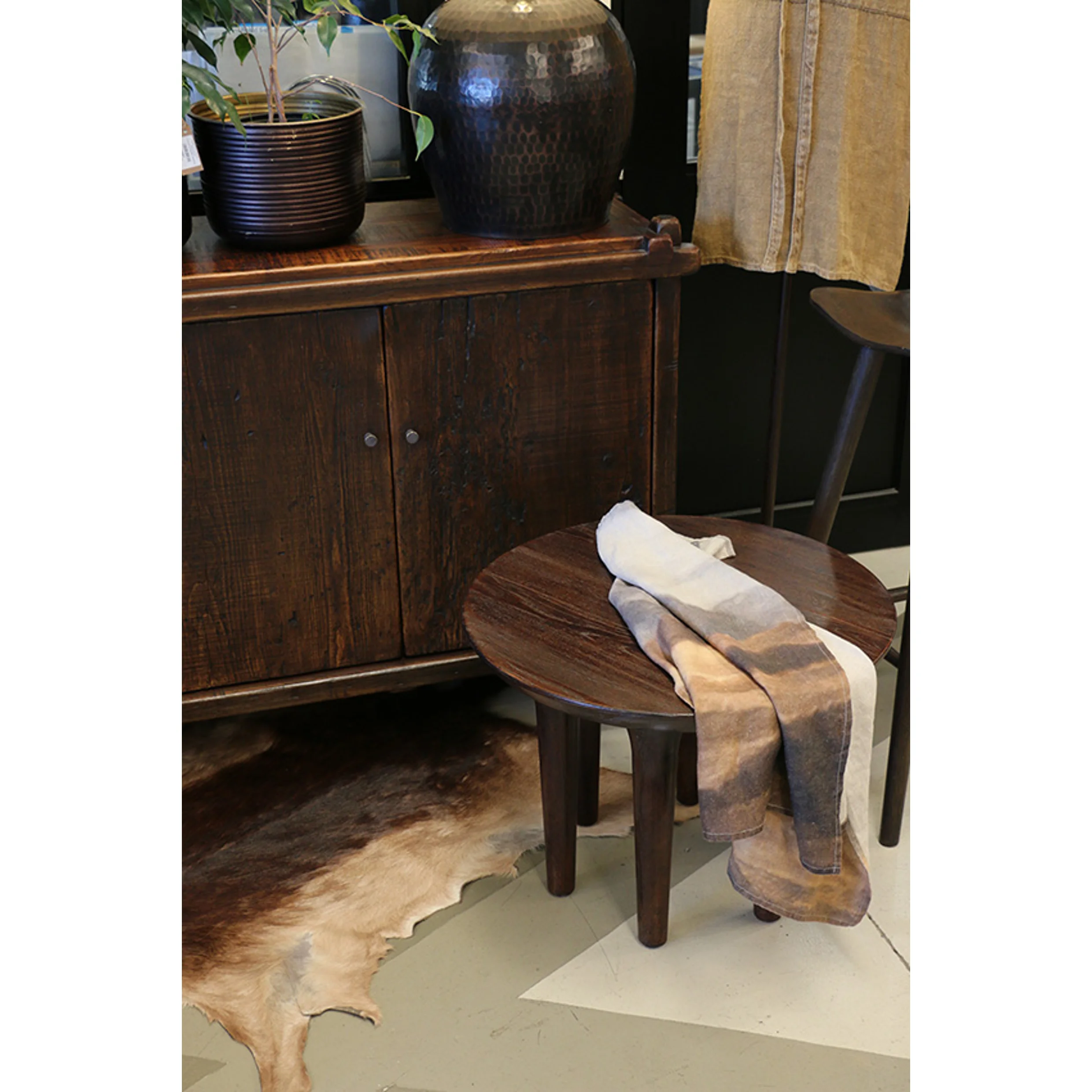 AKITO OCCASIONAL TABLE - Image 3