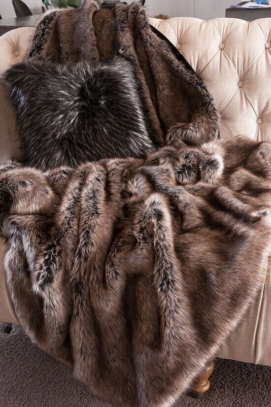 HEIRLOOM HUSKY THROW