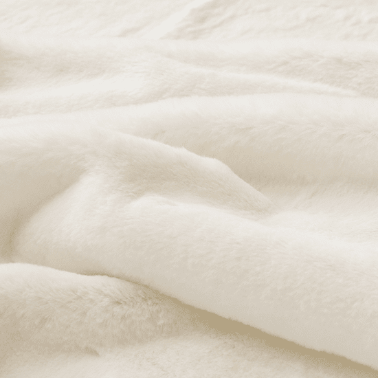 HEIRLOOM POLAR BEAR THROW - Image 3